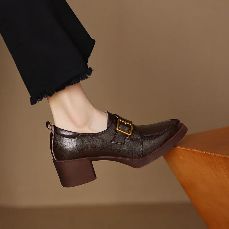 Loafersy Bellora z klamrą