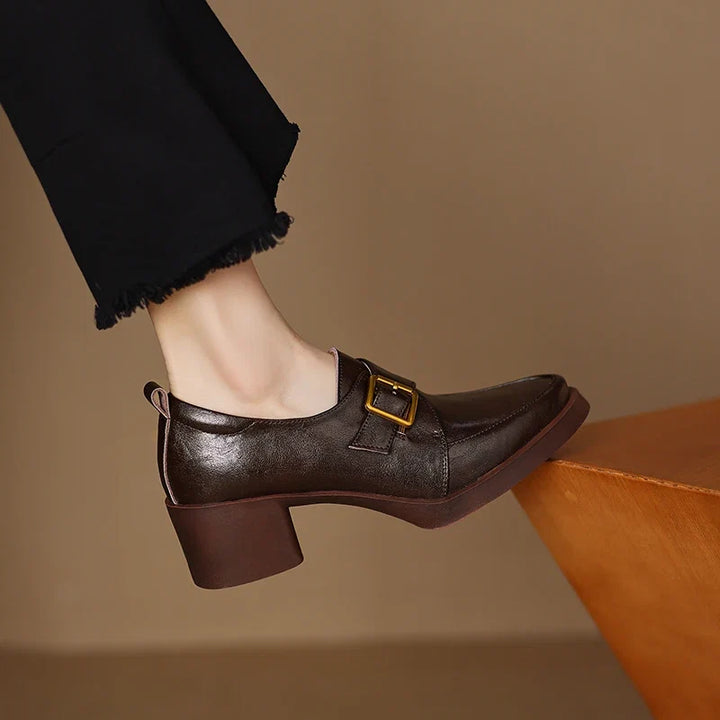 Loafersy Bellora z klamrą