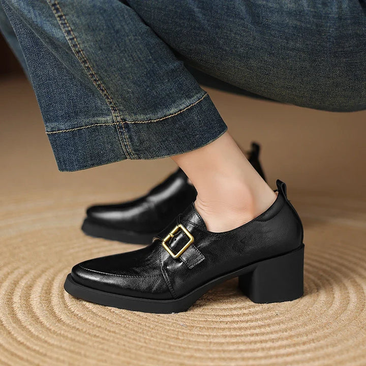 Loafersy Bellora z klamrą