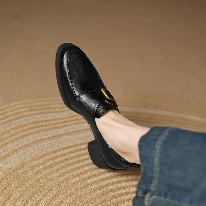 Loafersy Bellora z klamrą